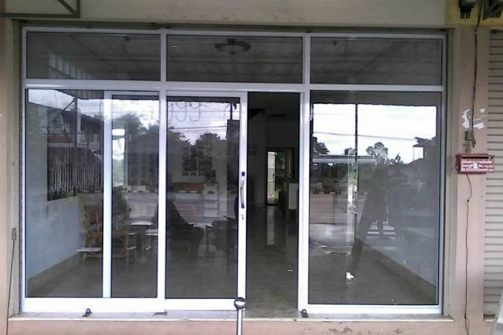 ช่างติดกระจก