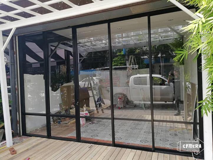 ช่างรับติดตั้งงานกระจก